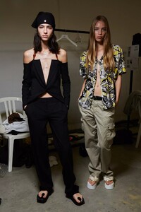 backstage-defile-coperni-printemps-ete-2022-paris-coulisses-77.thumb.jpg.663b6d82eb00577b25c957e3779f7034.jpg