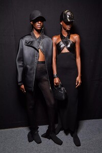 backstage-defile-courreges-printemps-ete-2022-paris-coulisses-11.thumb.jpg.0a20a5b7668d6d0b6d8a440b6006a654.jpg