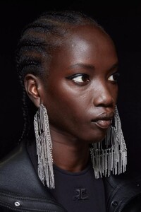 backstage-defile-courreges-printemps-ete-2022-paris-coulisses-43.thumb.jpg.5e8c6571300c65726efab7abca4fe23b.jpg
