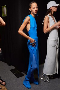 backstage-defile-courreges-printemps-ete-2022-paris-coulisses-48.thumb.jpg.b1cbd0b42c6bd9b81575edd90ab5c5b8.jpg