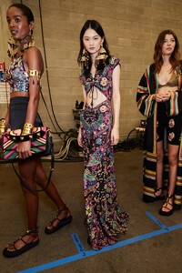 backstage-defile-etro-printemps-ete-2022-milan-coulisses-121.thumb.jpg.2a89d64e886c5aa4dfffce259dd63259.jpg