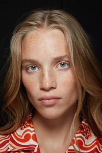 backstage-defile-etro-printemps-ete-2022-milan-coulisses-20.thumb.jpg.6c41b37c9dcf0acb0c2354c92a894c93.jpg