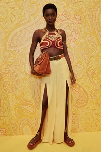 backstage-defile-etro-printemps-ete-2022-milan-coulisses-67.thumb.jpg.c94d66e8d6b446e1b33d89f9c971b176.jpg