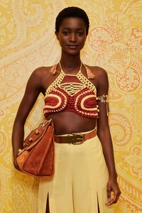 backstage-defile-etro-printemps-ete-2022-milan-coulisses-69.thumb.jpg.dc98aeb38e2f57c444a674f1c85b4061.jpg