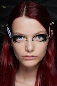 backstage-defile-givenchy-printemps-ete-2022-paris-coulisses-21.thumb.jpg.fcbfc15b86c0cc28cfff4444434d2730.jpg
