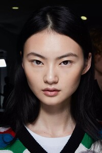 backstage-defile-givenchy-printemps-ete-2022-paris-coulisses-26.thumb.jpg.8233c2ca3d2bebf6517720ea362f39a7.jpg