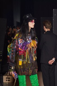 backstage-defile-givenchy-printemps-ete-2022-paris-coulisses-97.thumb.jpg.8f4b8861bb4a4fad268ea25aa5be204c.jpg