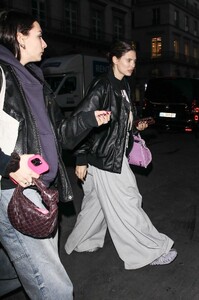 bianca-balti-arrives-at-her-hotel-at-paris-fashion-week-03-03-2023-5.jpg