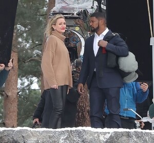 cameron-diaz-on-the-set-of-back-in-action-in-the-english-countryside-03-23-2023-0.jpg