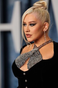 christina-aguilera-at-vanity-fair-oscar-party-in-beverly-hills-03-12-2023-2.jpg