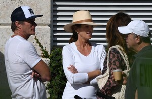 cindy-crawford-and-rande-gerber-at-a-pool-in-miami-beach-02-16-2023-5.jpg