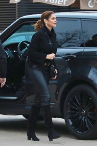 cindy-crawford-arrives-at-nobu-restaurant-in-malibu-03-13-2023-5.jpg