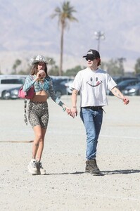clara-berry-and-kj-apa-arrives-at-coachella-in-indio-04-15-2022-2.jpg