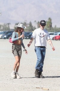 clara-berry-and-kj-apa-arrives-at-coachella-in-indio-04-15-2022-6.jpg