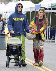 clara-berry-and-kj-apa-out-with-their-baby-and-dog-at-farmers-market-in-los-angeles-01-15-2023-5.jpg
