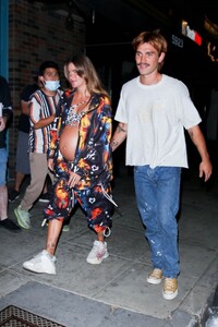clara-berry-at-cole-sprouse-s-birthday-party-in-los-angeles-08-14-2021-1.jpg
