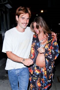 clara-berry-at-cole-sprouse-s-birthday-party-in-los-angeles-08-14-2021-5.jpg