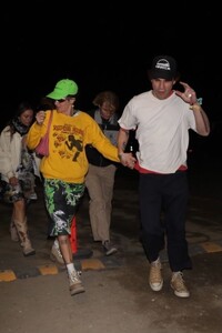 clara-berry-at-neon-festival-at-coachella-2022-in-indio-04-16-2022-2.jpg