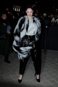 coco-rocha-arrives-at-giorgio-armani-prive-haute-couture-spring-summer-2023-show-at-paris-fashion-week-01-24-2023-0.thumb.jpg.6df4a0b12a903583390ab442550c9eec.jpg