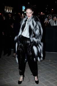 coco-rocha-arrives-at-giorgio-armani-prive-haute-couture-spring-summer-2023-show-at-paris-fashion-week-01-24-2023-2.thumb.jpg.51c079ab8db165c3f2044977774178d7.jpg