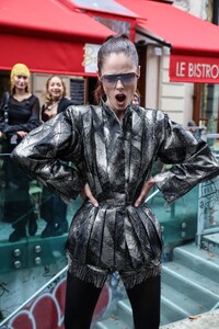 coco-rocha-arrives-at-vivienne-westwood-ss23-fashion-show-in-paris-10-01-2022-3.jpg