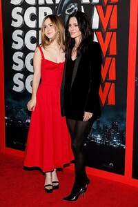 courteney-cox-and-coco-arquette-at-scream-vi-world-premiere-in-new-york-03-06-2023-2.jpg