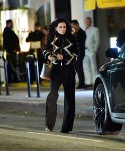 courteney-cox-and-friends-out-for-a-party-at-horses-in-los-angeles-03-03-2023-6.jpg