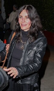 courteney-cox-leaves-georgio-baldi-in-santa-monica-03-17-2023-3.jpg