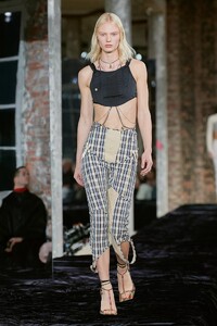 defile-acne-studios-printemps-ete-2022-paris-look-21.thumb.jpg.8cdf14a724bc442c01cb3aacce259da5.jpg