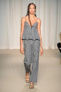 defile-adam-lippes-printemps-ete-2022-new-york-look-2.thumb.jpg.702308480afed09074562b1239c736ba.jpg