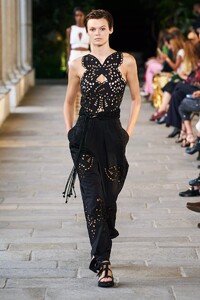 defile-alberta-ferretti-printemps-ete-2022-milan-look-13.thumb.jpg.f5bf5241fb20309b2c7a873772bbedc2.jpg