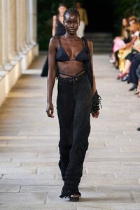 defile-alberta-ferretti-printemps-ete-2022-milan-look-15.thumb.jpg.e880a2b44c113696353b2f61d5bc1682.jpg
