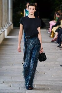 defile-alberta-ferretti-printemps-ete-2022-milan-look-47.thumb.jpg.99f7c4a456b4c8e9916d51d2bdbb9ba2.jpg