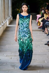 defile-alberta-ferretti-printemps-ete-2022-milan-look-48.thumb.jpg.7ec00fd18e7ab9624050874489ea5a09.jpg