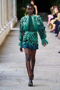 defile-alberta-ferretti-printemps-ete-2022-milan-look-50.thumb.jpg.34c385d82d22a6be92b4826e8068a1d2.jpg