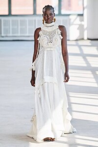defile-altuzarra-printemps-ete-2022-new-york-look-43.thumb.jpg.d755f9efc525f27358e31f2db42719ea.jpg
