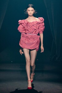 defile-az-factory-printemps-ete-2022-paris-look-47.thumb.jpg.019f4d8c45bf4c00450cdf64cfd28e8a.jpg