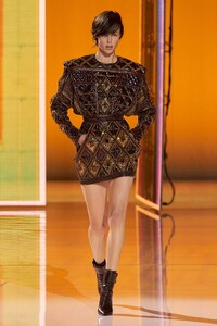 defile-balmain-printemps-ete-2022-paris-look-104.thumb.jpg.1ea326937fdace91a31eaa84d61b8d21.jpg