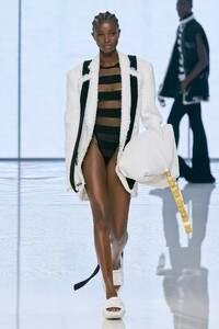 defile-balmain-printemps-ete-2022-paris-look-36.thumb.jpg.f21d74190d4adeda3a64a4dedea7c8de.jpg
