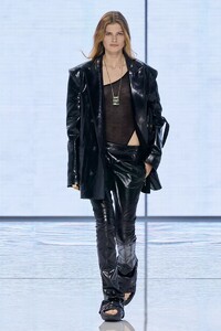 defile-balmain-printemps-ete-2022-paris-look-38.thumb.jpg.b37f9b076406ec4167de0a4fab61905c.jpg