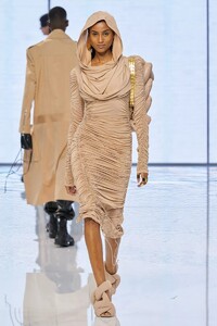 defile-balmain-printemps-ete-2022-paris-look-59.thumb.jpg.86cb8edea1b8c8a10a0970ae645fd849.jpg