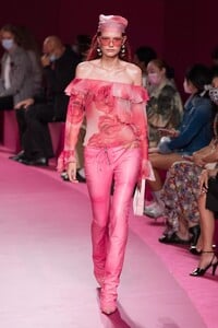 defile-blumarine-printemps-ete-2022-milan-look-18.thumb.jpg.f08a924067598d565e6c292d775f7193.jpg