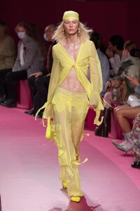 defile-blumarine-printemps-ete-2022-milan-look-27.thumb.jpg.98616d0033109ded5dd7c74bdea41911.jpg