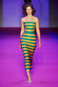 defile-brandon-maxwell-printemps-ete-2022-new-york-look-14.thumb.jpg.4d29fad9cf369c49d616eedc28887bda.jpg