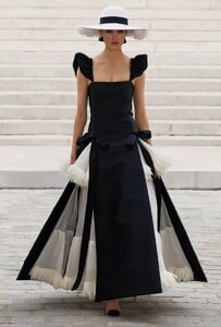defile-chanel-automne-hiver-2021-2022-paris-look-34.thumb.jpg.6937e4ca650a13606db9a479bb41ef7f.jpg