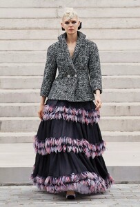 defile-chanel-automne-hiver-2021-2022-paris-look-6.thumb.jpg.172ad96da94eaacc86bf1814b709dcfc.jpg