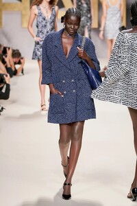 defile-chanel-printemps-ete-2022-paris-look-56.thumb.jpg.152ec1173e3e5067e0426eb1510117ca.jpg