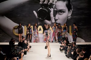 defile-chanel-printemps-ete-2022-paris-look-72.thumb.jpg.d2b199c7ef6ca0597c2ec23f65090fe8.jpg