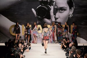 defile-chanel-printemps-ete-2022-paris-look-73.thumb.jpg.25b4817eff1cf6a6fc202de898d01a15.jpg