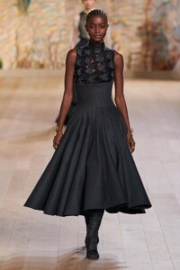 defile-christian-dior-automne-hiver-2021-2022-paris-look-12.thumb.jpg.5ea4a1496b3ba1dae557535b1a0e66c6.jpg